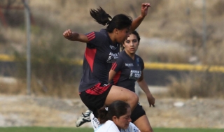  他们也参加比赛 